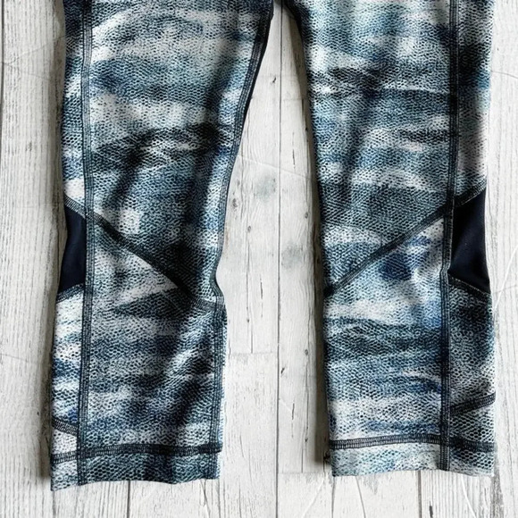 Lululemon Women’s Pace Rival Crop Blues Size 6 - Picture 4 of 6
